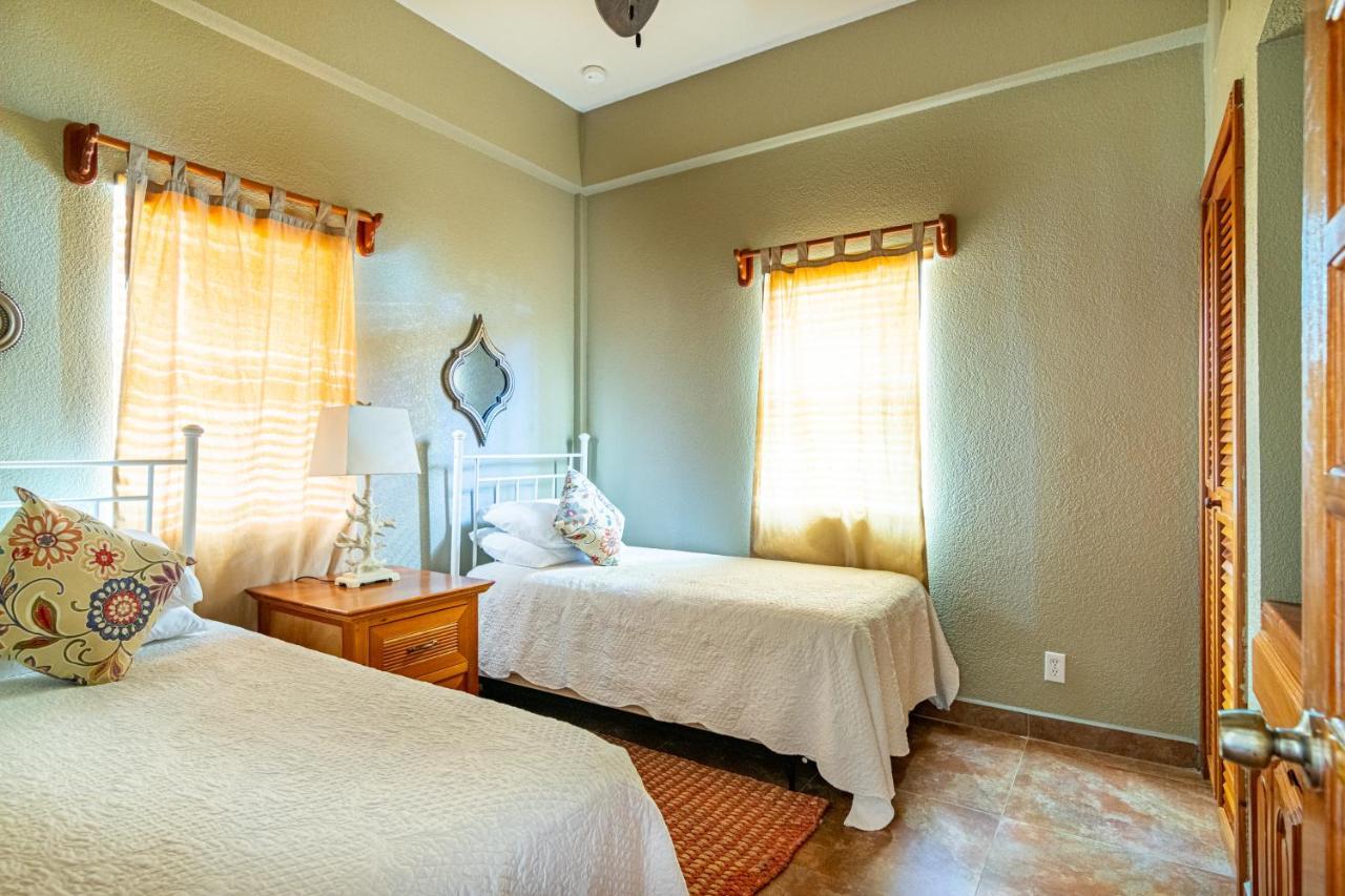 Lighthouse Beach Villas San Pedro  Extérieur photo