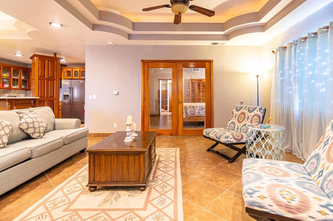 Lighthouse Beach Villas San Pedro  Extérieur photo